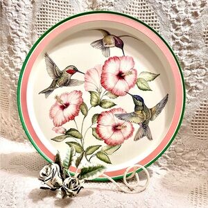 Lovely 1993 Vtg Round Metal Tray Feat. Hibiscus 🌺 & Hummingbirds 13 1/2” Signed
